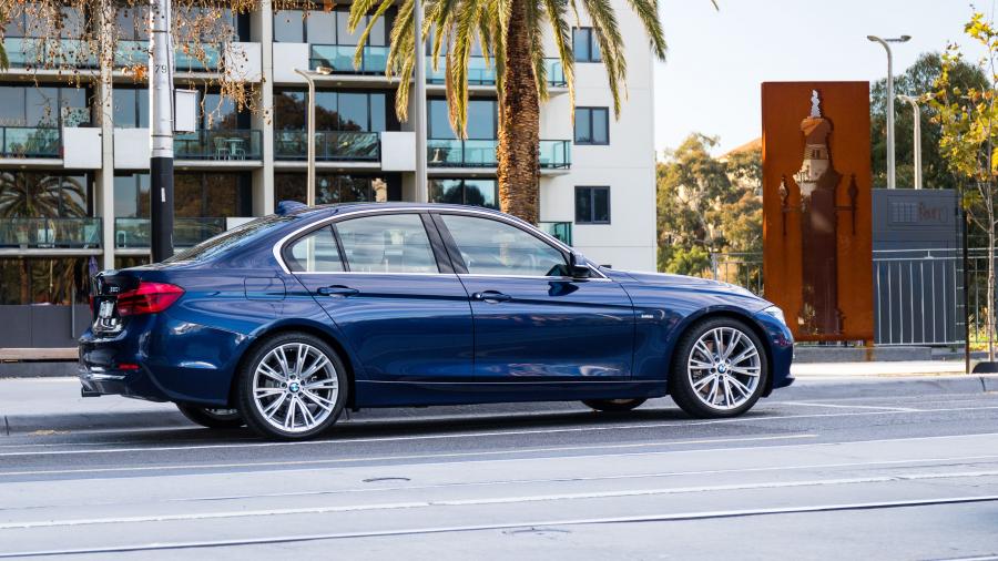  BMW 330i 100 Year Edition 2016 года  (AU) (фото 3 из 19)